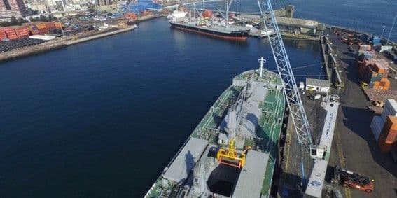 Primer embarque con contenedores de volteo.